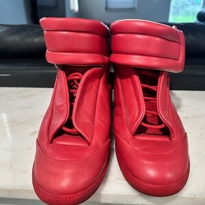 Maison Margiela
Margiela Red Future High Top Sneaker Gently worn